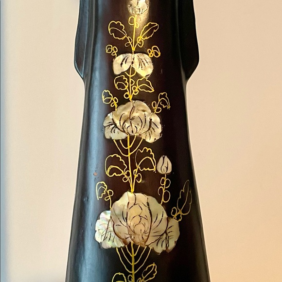 Vietnamese woman statue hand carved lacquerware with mother of Pearl inlay - Picture 6 of 9